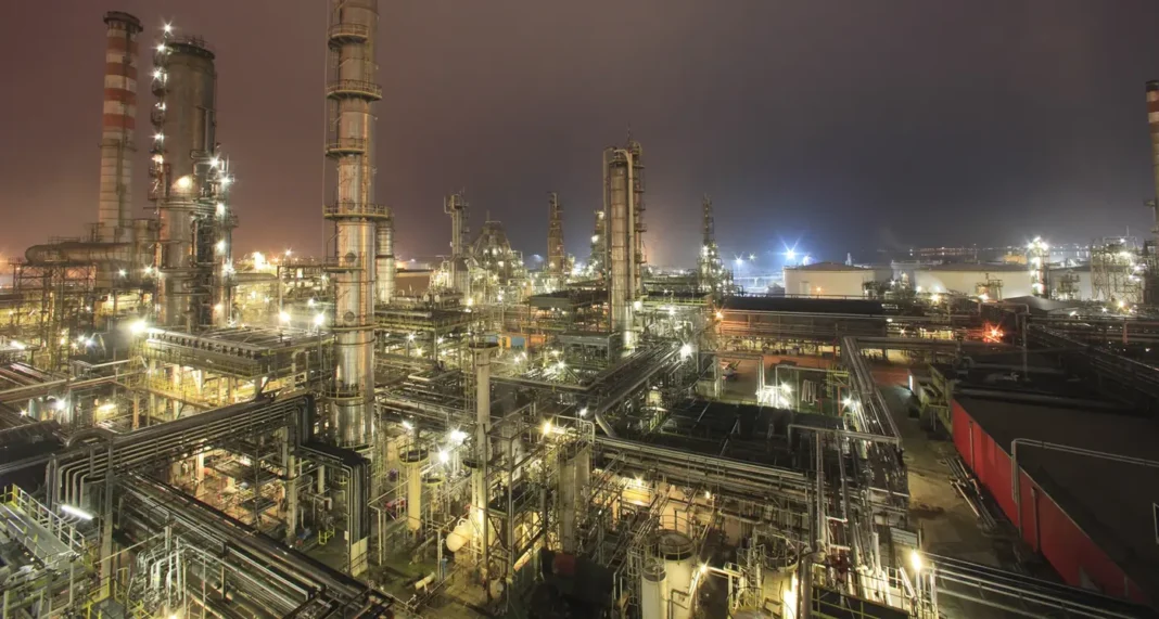 Enilive ha assegnato a Saipem un contratto EPC - Engineering Procurement and Construction per l'espansione della bioraffineria di Porto Marghera, dal valore di circa 155 milioni di Euro.