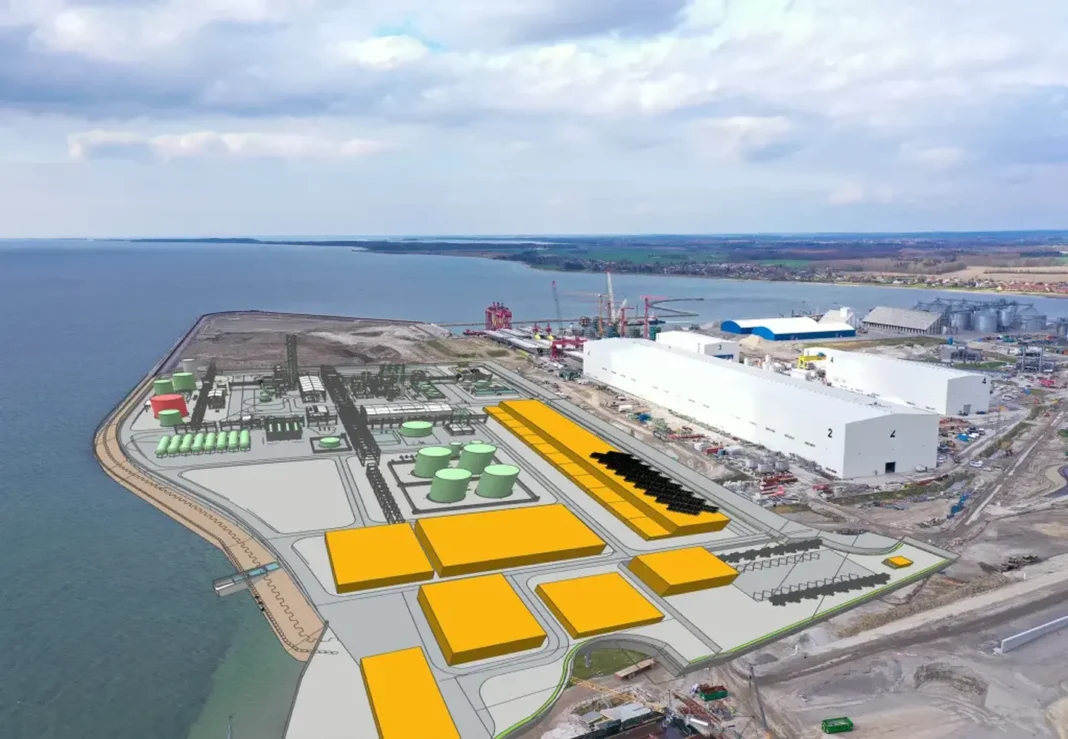 Vordingborg-Drone-Projection-1024x708 (1) La sussidiaria di Hitachi Ltd, che si occupa di apparecchiature ad alta tensione, trasformatori e servizi per le energie rinnovabili, ha firmato una joint venture con Arcadia eFuels, con lo scopo di fornire al futuro stabilimento di Vordingborg, in Danimarca un'infrastruttura elettrica completa.