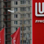 Addio alla attività estere di Lukoil Pesano troppo le sanzioni imposte da Donald Trump su Lukoil e Rosneft, due delle maggiori società petrolifere russe, che insieme rappresentano il 55% della produzione di petrolio dello stato.