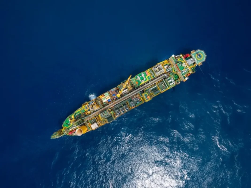 Eni cederà a SOCAR una quota del 10% del Progetto Baleine, uno dei principali progetti offshore in Costa d’Avorio operato dalla compagnia petrolifera italiana (47,25%) e partecipato da Vitol (30%) e Petroci (22,75%)