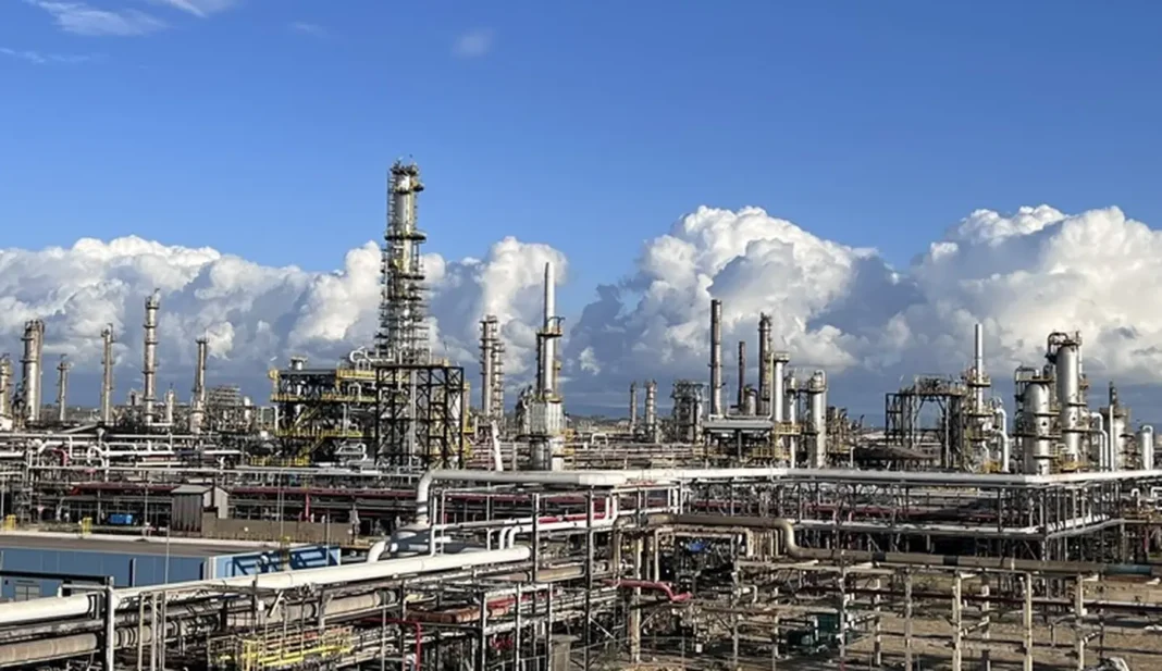 Saipem ha ottenuto da Eni Industrial Evolution e da Q8 Italia un contratto per la realizzazione della nuova bioraffineria di Priolo, in Sicilia, annunciata il 3 febbraio di questo anno.